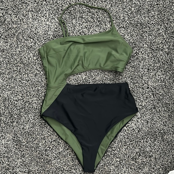 Cupshe Other - CUPSHE One Piece One Shoulder Swimsuit